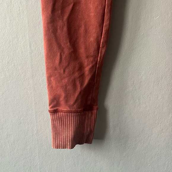 Aerie Chill Play Move Red Ribbed Joggers Size Medium Long - Picture 3 of 5